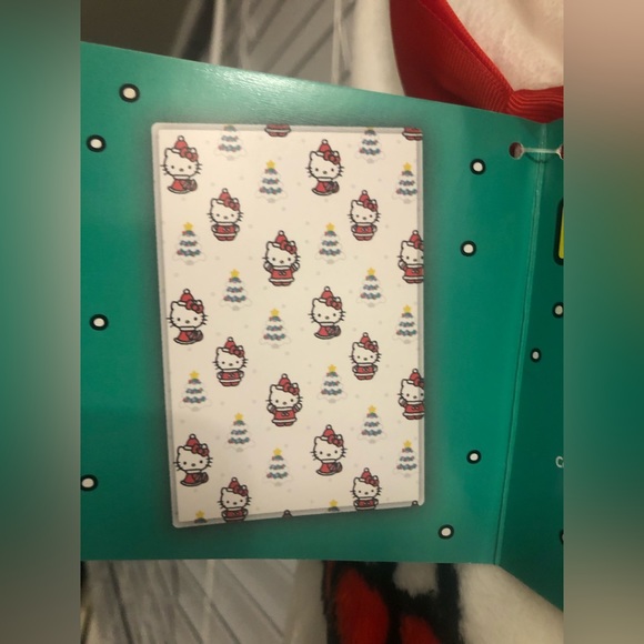 NWT Sanrio Hello Kitty Christmas Plush Throw Blanket - Picture 6 of 6